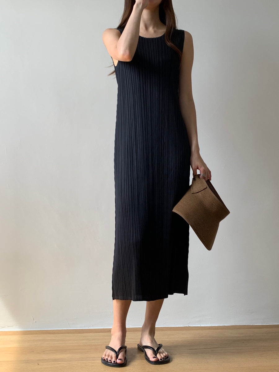 Pleated sleeveless dress