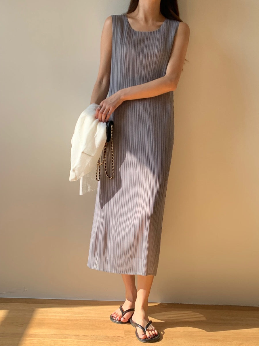 Pleated sleeveless dress