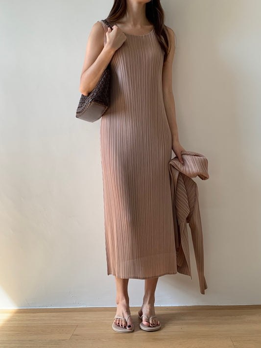 Pleated sleeveless dress