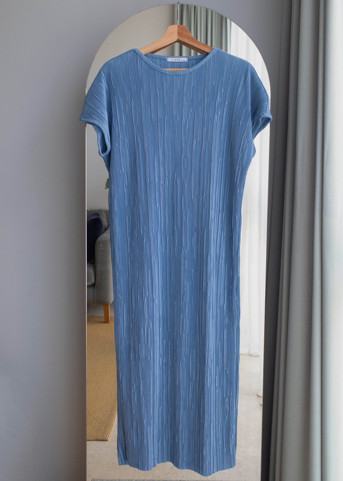 Cap sleeves pleats dress