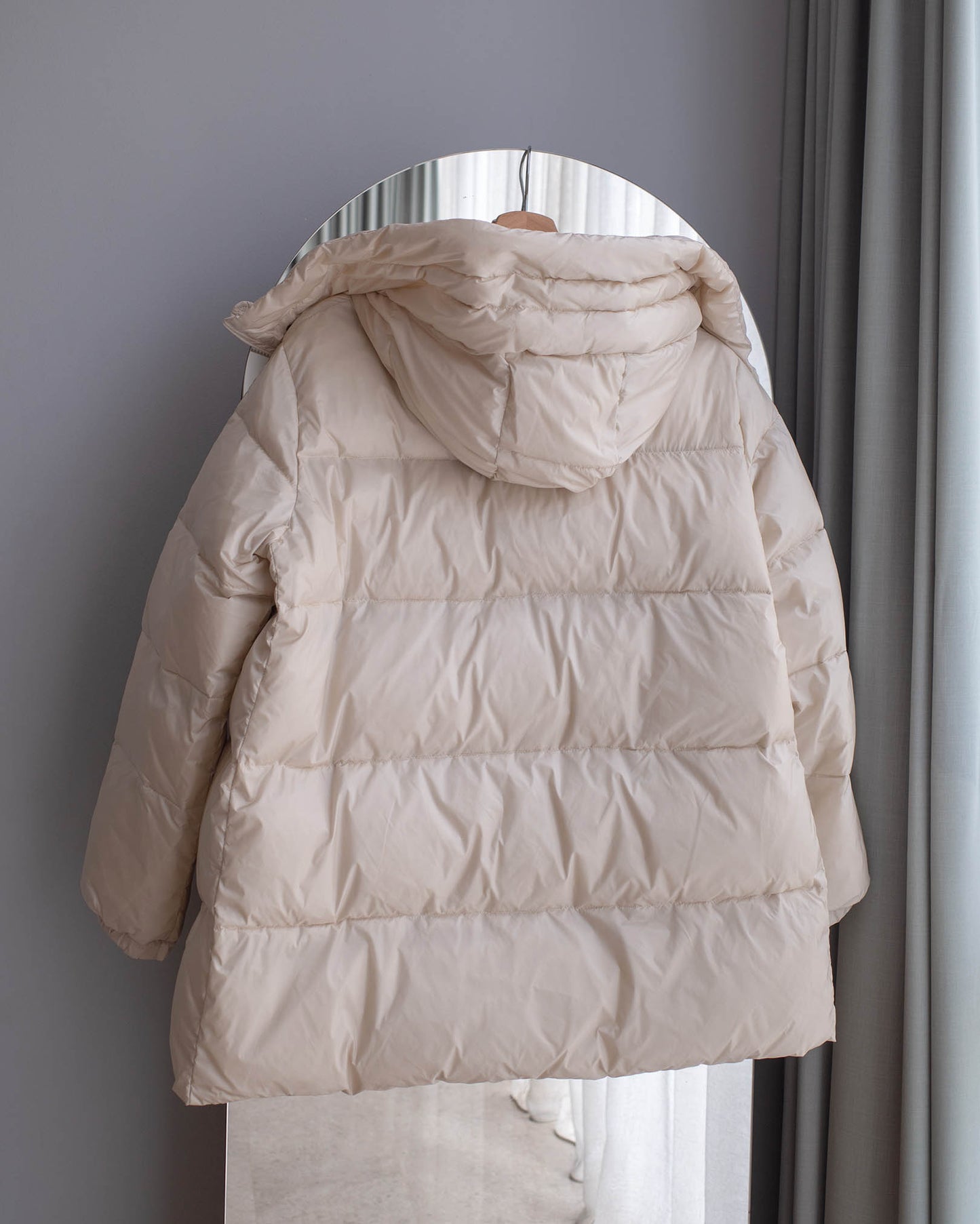 Lightweight duck down jacket