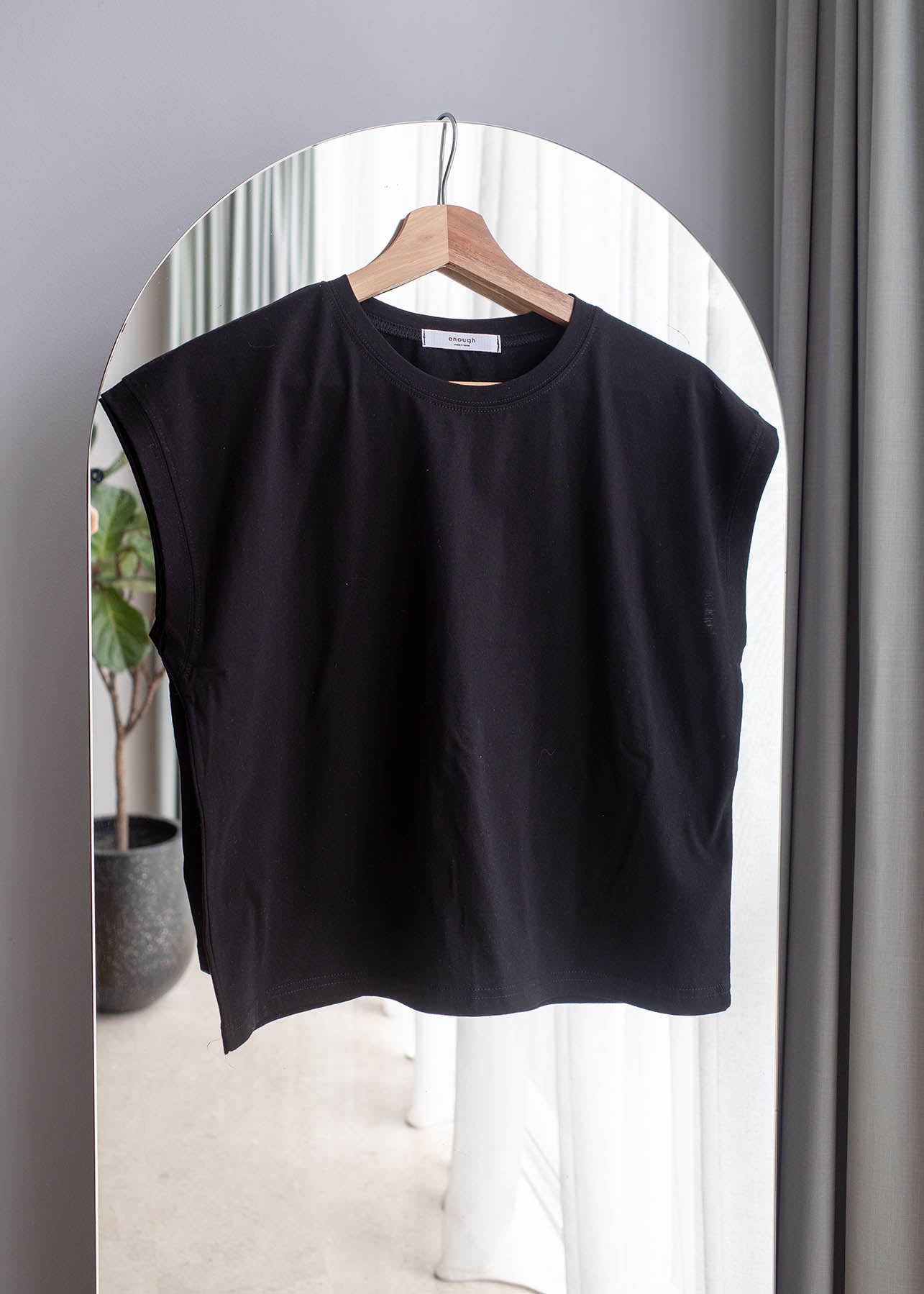 Semi cropped cap sleeves tee