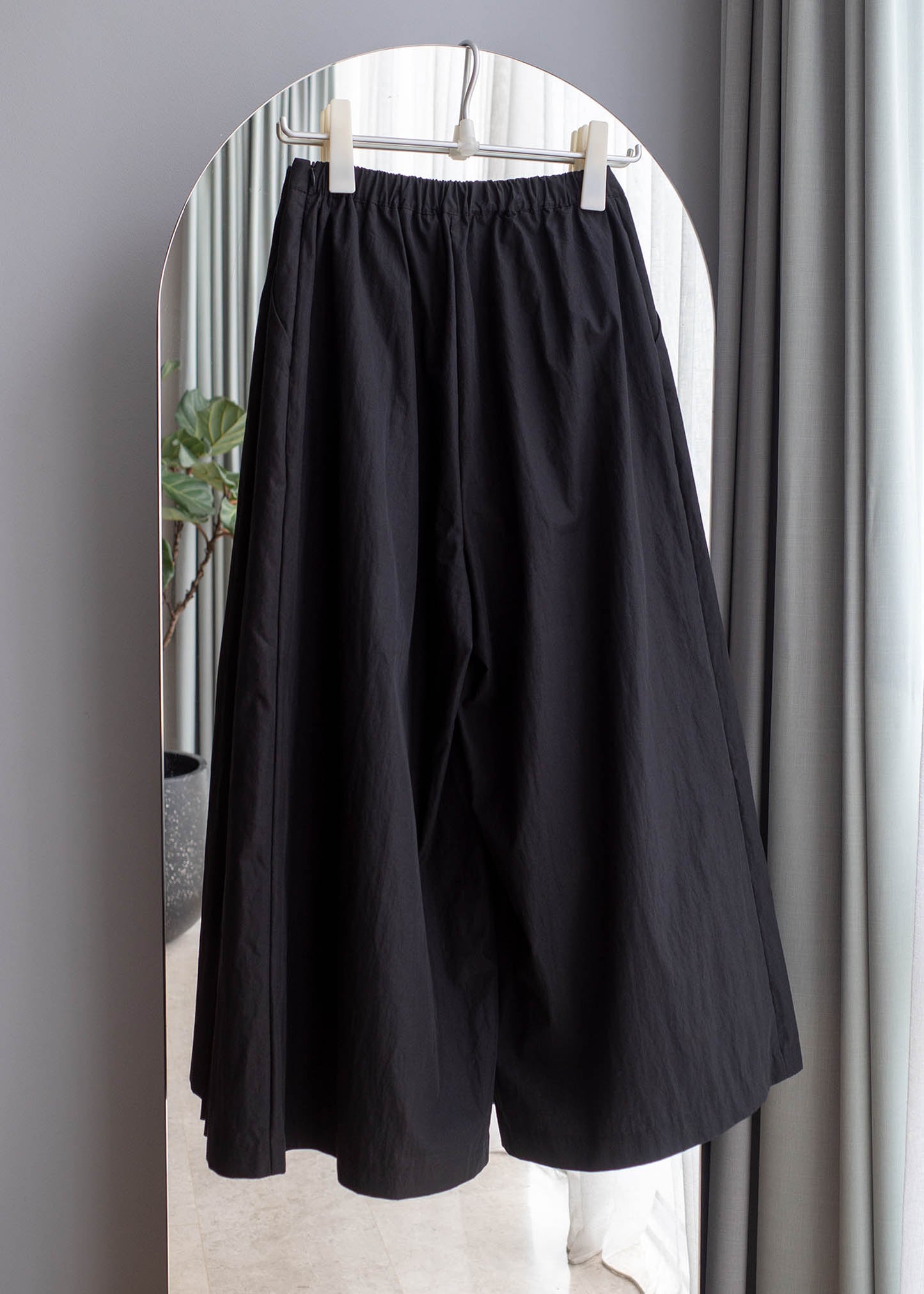 Wide pintuck pants