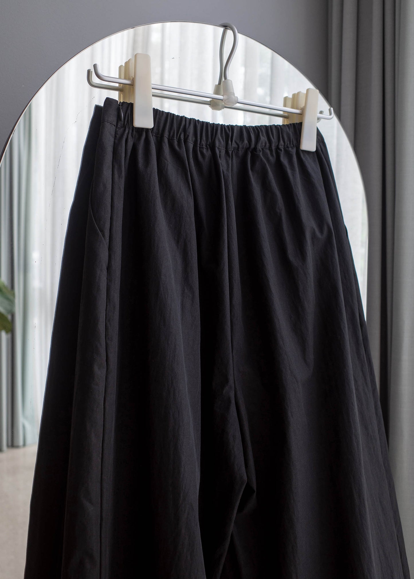 Wide pintuck pants