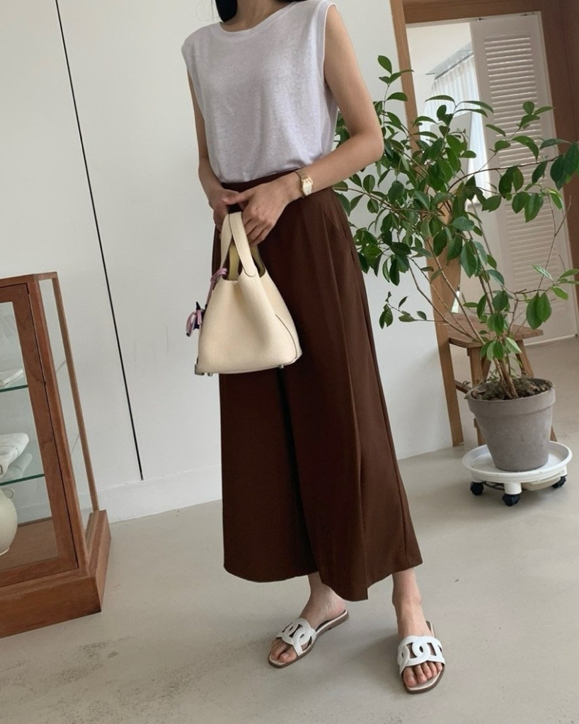 Silky wide pintuck pants