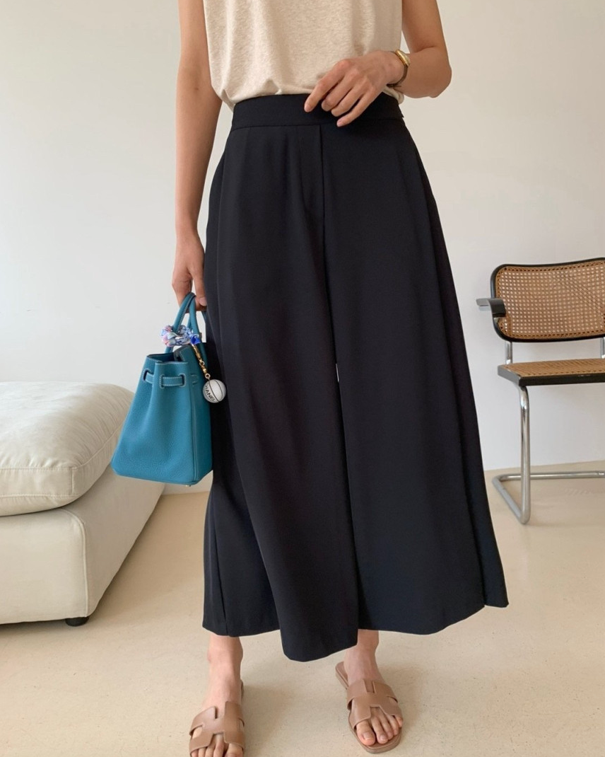 Silky wide pintuck pants