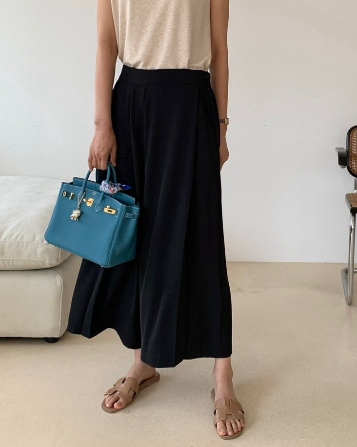 Silky wide pintuck pants