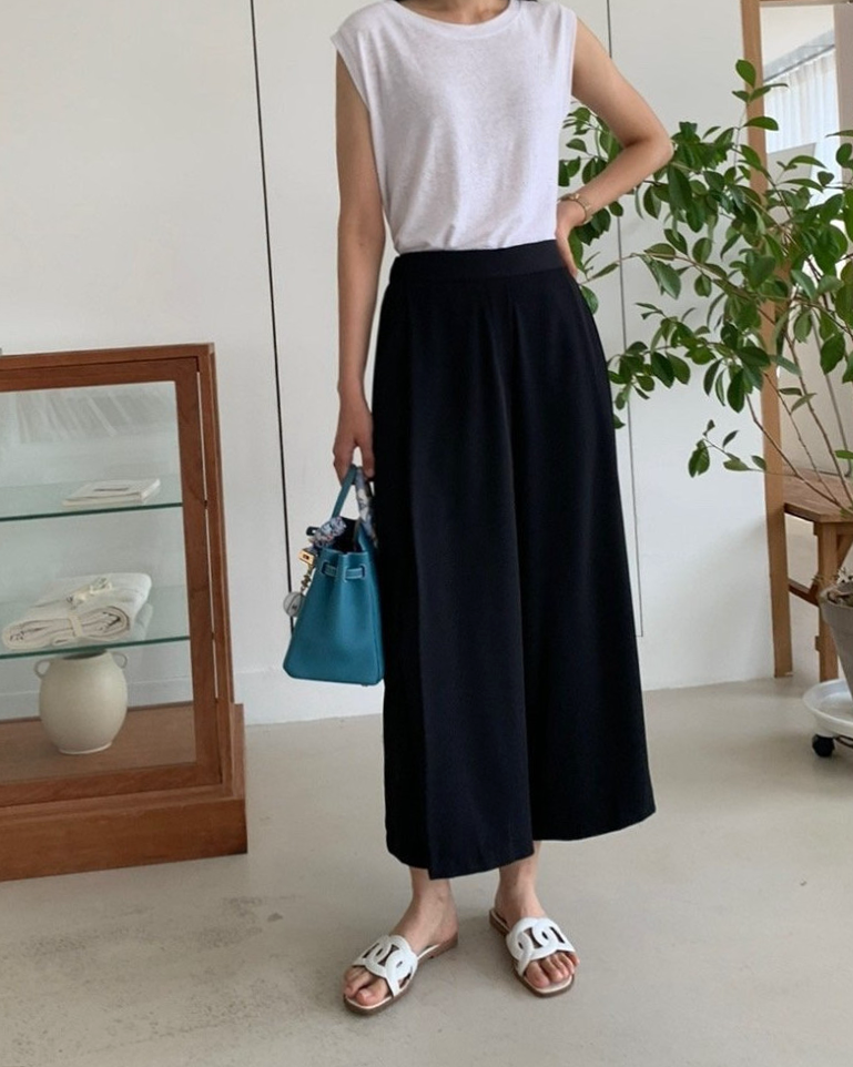 Silky wide pintuck pants